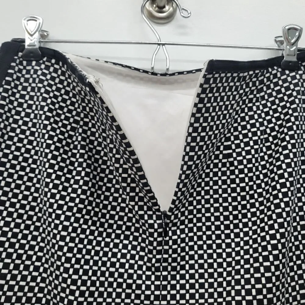 White House Black Market Geometrick Black & White Lined Pencil Skirt
